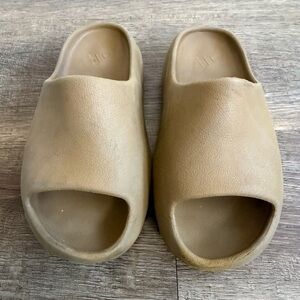 Yeezy Kids Sandals in Tan